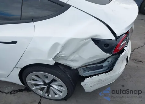 2021 Tesla Model 3 Standard Range Plus Rear-Wheel Drive z USA, uszkodzony, nr VIN 5YJ3E1EA1MF872202